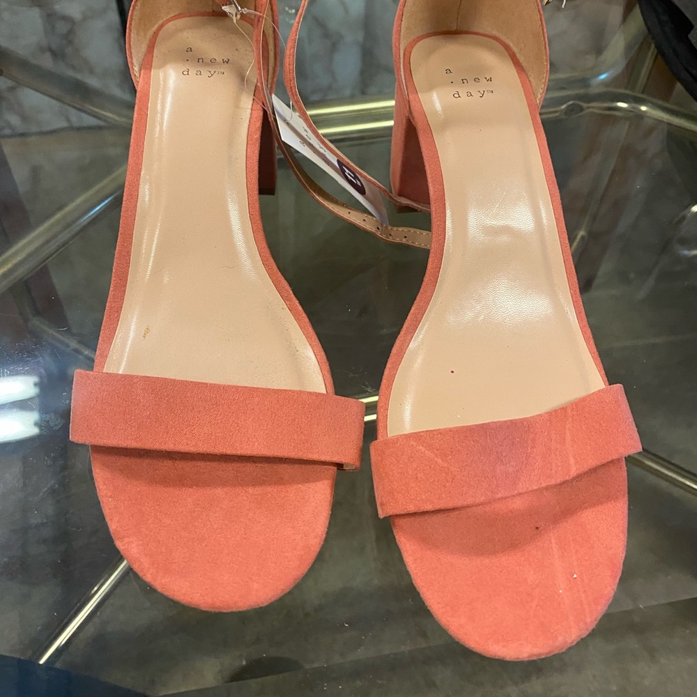 New with tags 11 wide . Anew day coral heels
